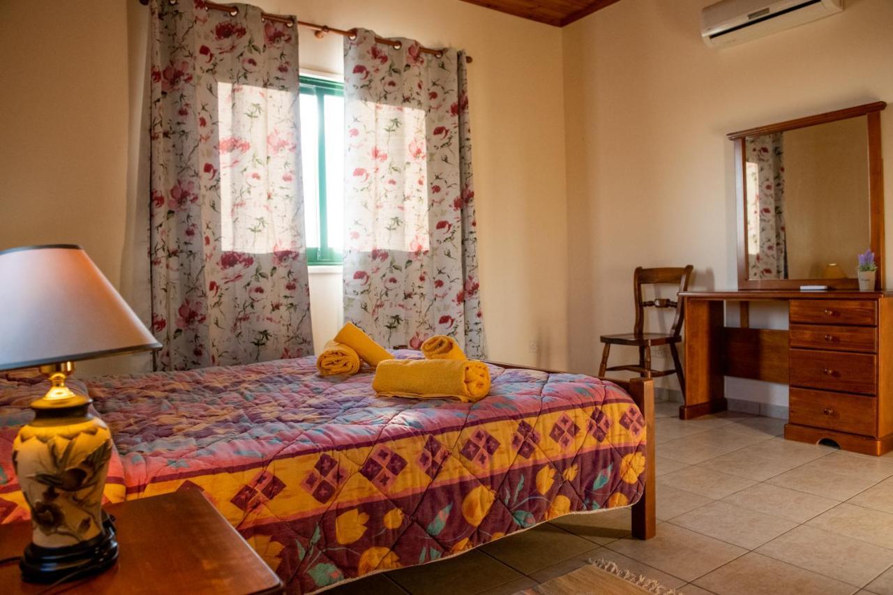 Adonis Villa Coral Bay